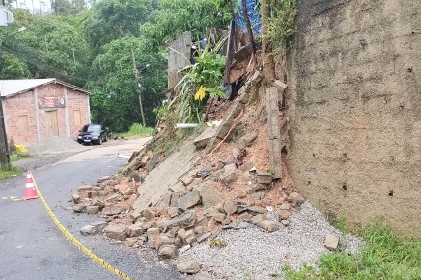 Gaspar tem cinco ruas totalmente interditadas e outras parcialmente bloqueadas