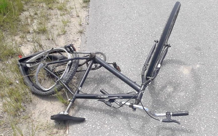 Bicicleta fica destruída e homem é hospitalizado após acidente no Poço Grande, em Gaspar