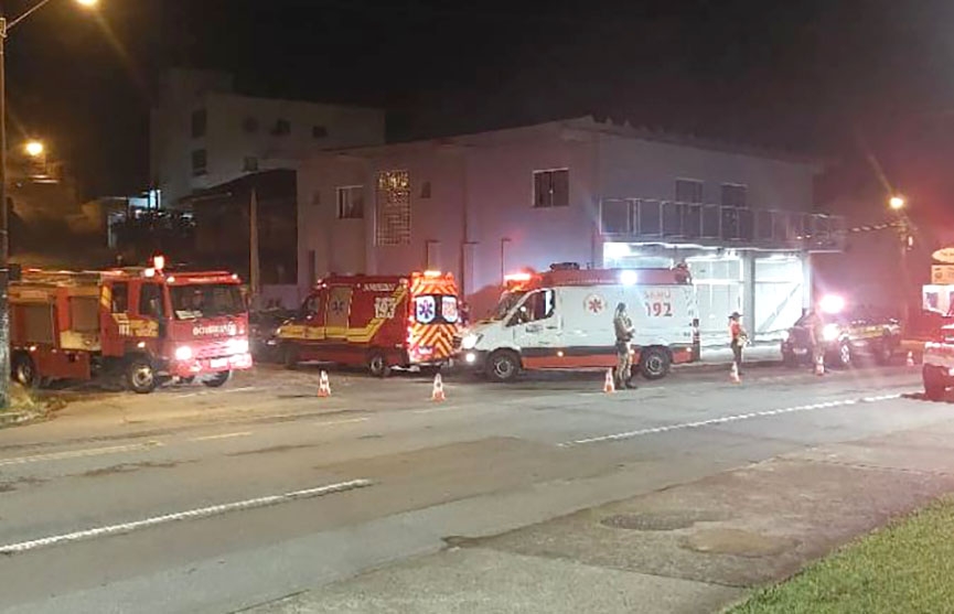 Jovem morre ap�s colidir moto contra fachada de sala comercial em Blumenau