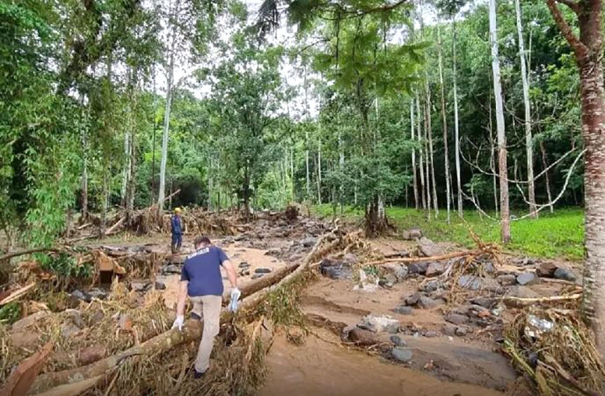 Temporal deixa rastro de destrui��o e dois mortos em Rodeio