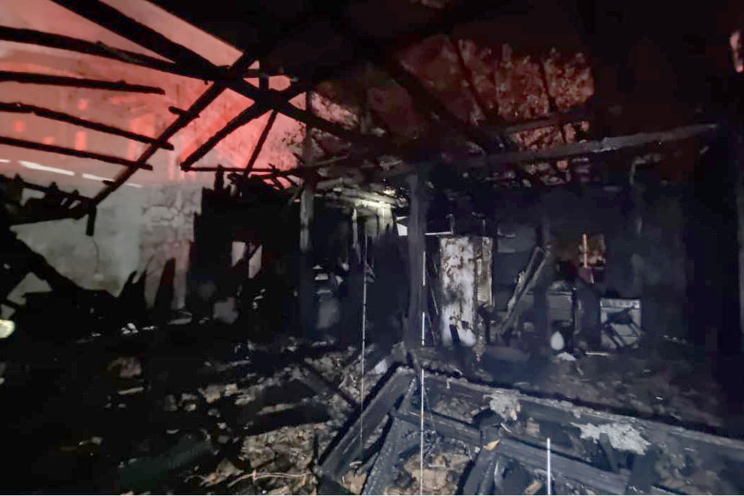 Campanha arrecada doações para idosa que perdeu casa em incêndio