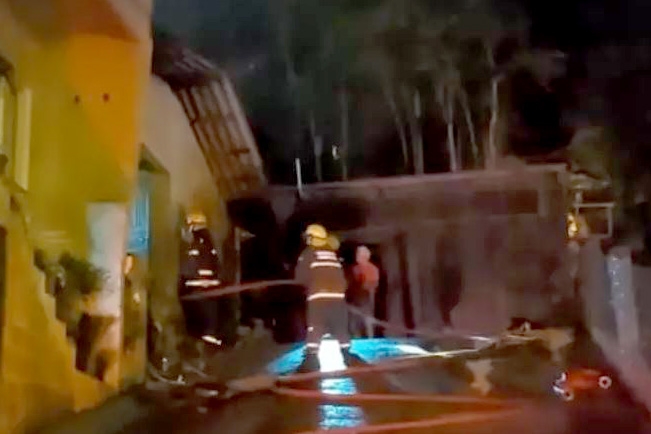 Casa é completamente destruída por incêndio no Belchior Alto, em Gaspar