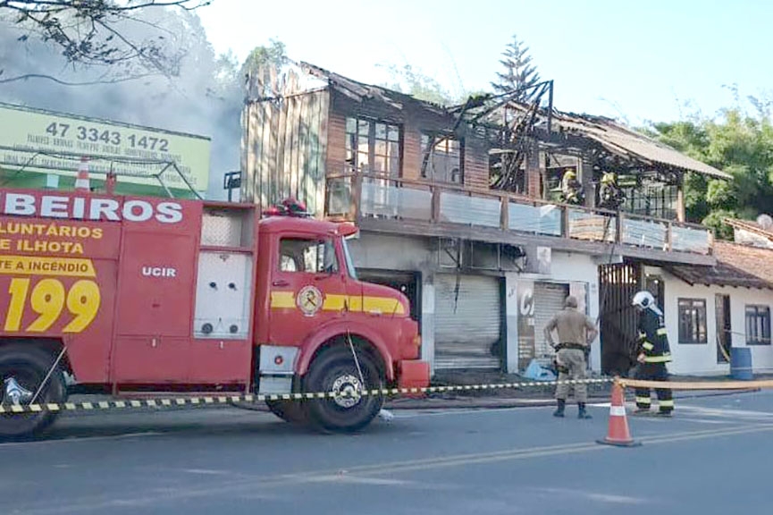 Campanhas arrecadam doações para reparar danos causados por incêndio em Ilhota
