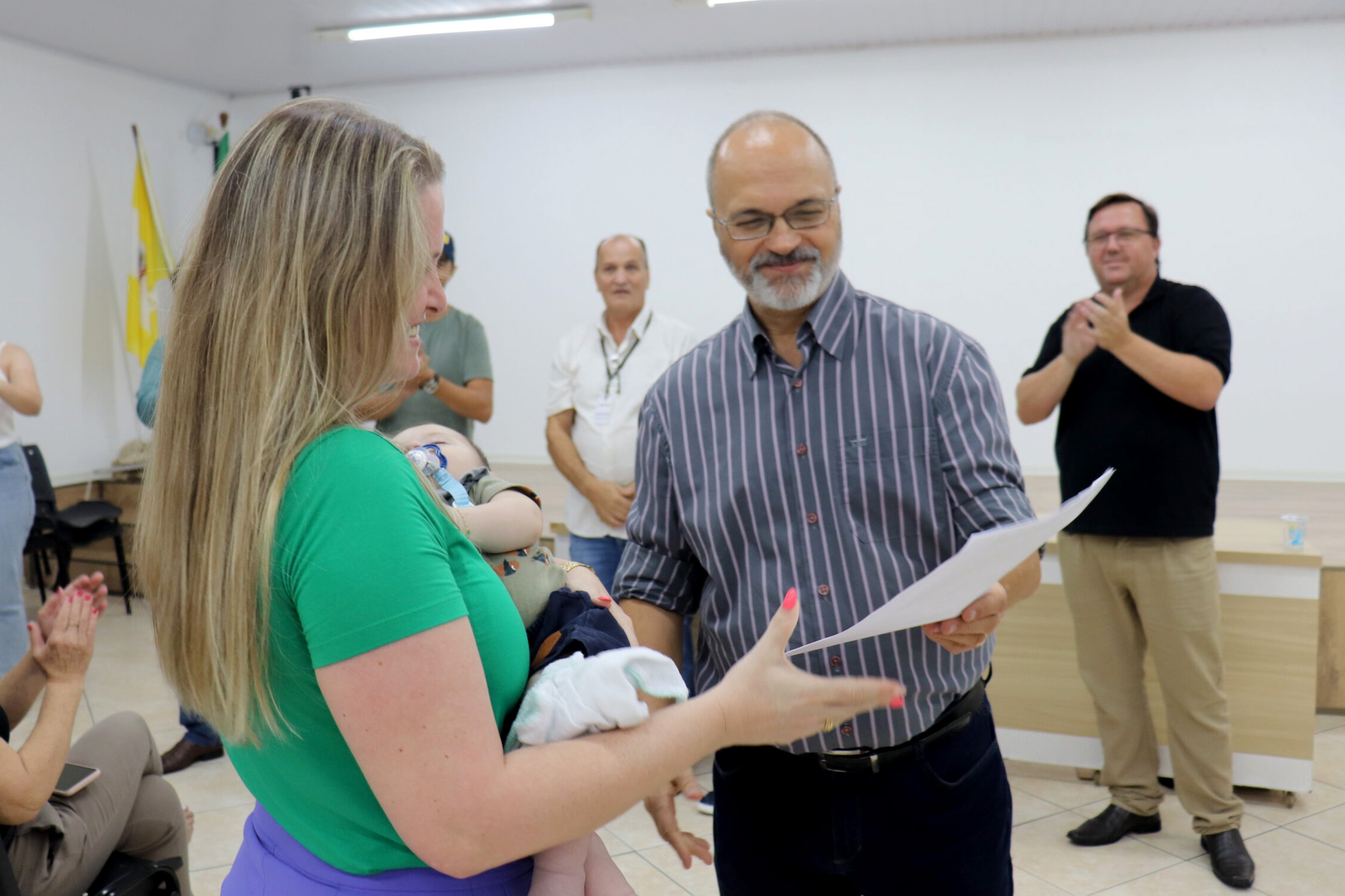 Titularidade de imóveis são entregues para moradores do Margem Esquerda, em Gaspar