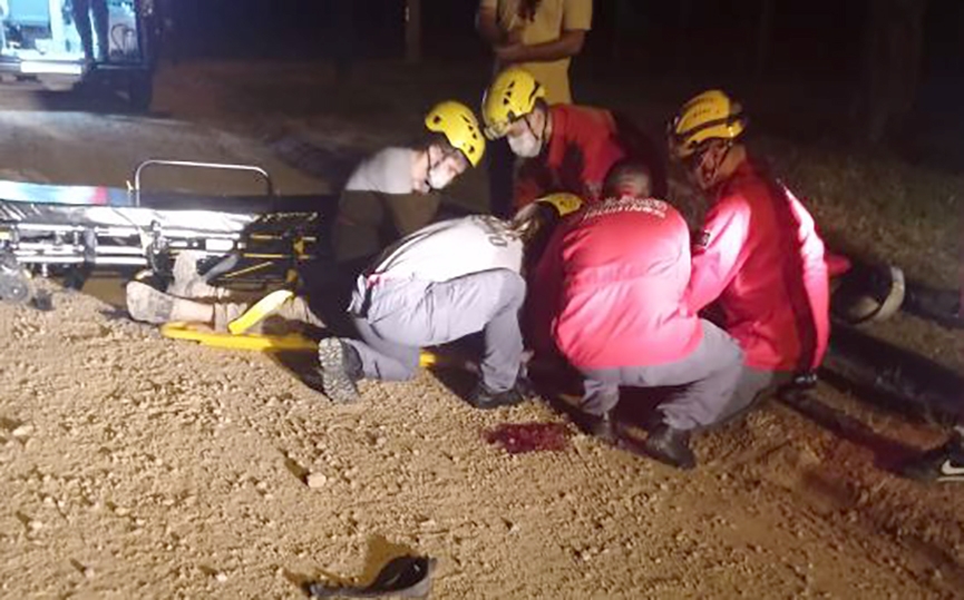 Homem fica gravemente ferido em acidente de moto em Ilhota