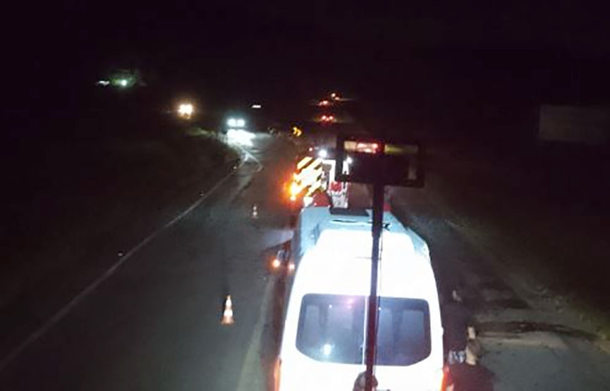 Homem morre em acidente entre moto e van na BR-470, em Ilhota