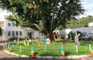 Decora��o de P�scoa toma conta da pra�a da prefeitura de Gaspar
