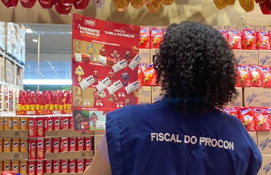 Procon faz pesquisa de pre�os de itens de P�scoa nos mercados de Gaspar