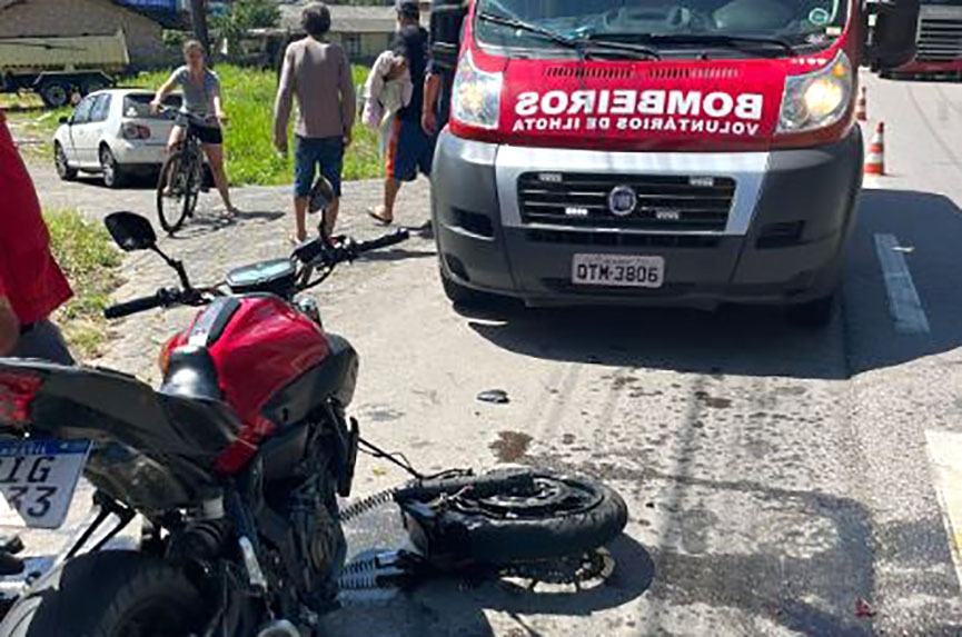 Colis�o entre carro e moto deixa duas jovens feridas na Rodovia Jorge Lacerda, em Ilhota