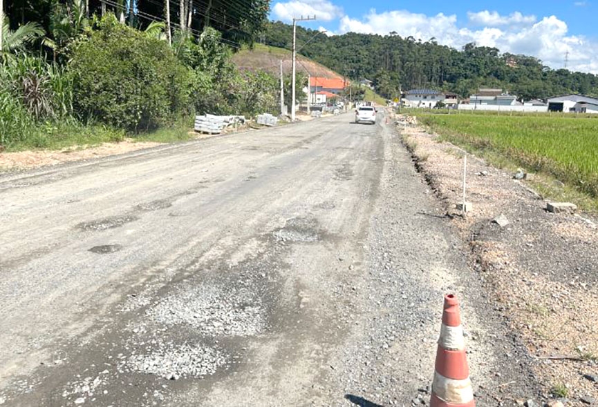 Obra na rua Prefeito Leopoldo Schramm � paralisada por falta repasse do Governo do Estado
