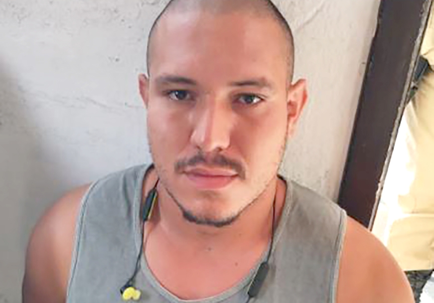 Assassino que matou crian�as em creche em Blumenau se entrega; quatro mortes s�o confirmadas