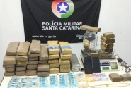 PM apreende 38 quilos de maconha e prende dois homens no Belchior Central, em Gaspar