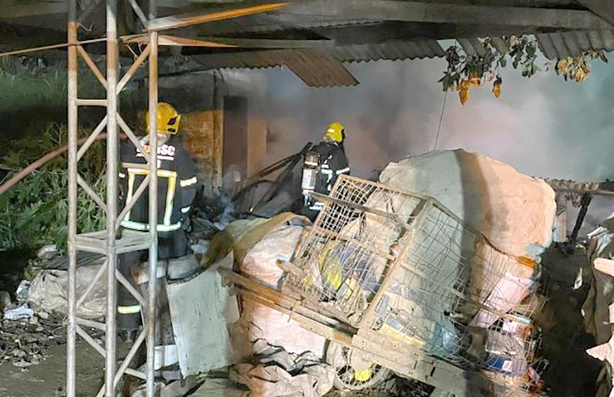 Casa pega fogo e duas pessoas morrem queimadas em Navegantes