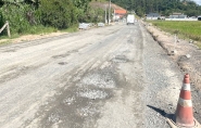 Rua Prefeito Leopoldo Schramm recebe aplicação de concreto asfáltico