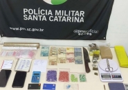 Traficante é preso com maconha e ecstasy em rua do bairro Figueira, em Gaspar