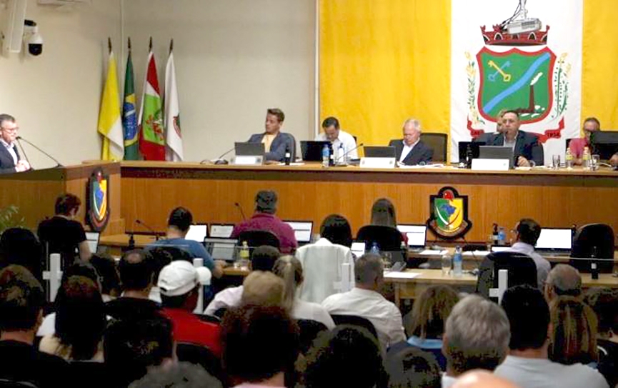 Vereadores de Gaspar aprovam projeto que altera sal�rio de t�cnico de enfermagem plantonista