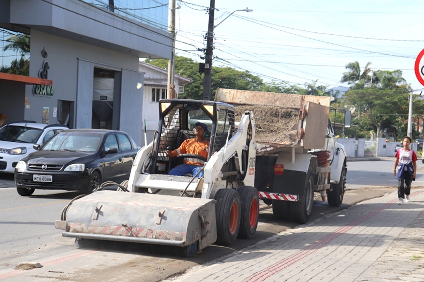 Secretaria de Obras inicia opera��o 'Gaspar nos Trinques'