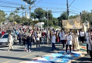Prociss�o de Corpus Christi lota Centro de Gaspar