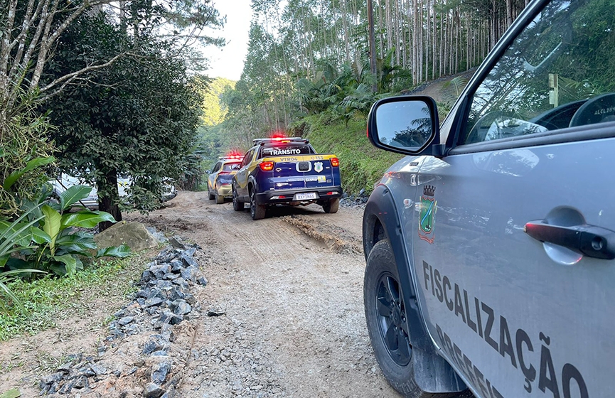 Prefeitura de Gaspar notifica empresa que deixou ruas do Belchior intransit�veis 