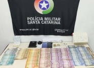 Traficantes gritam 'pol�cia, pol�cia', tentam fugir e acabam presos no Gaspar Mirim
