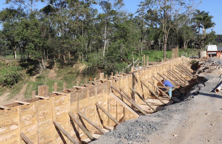 Prefeitura de Gaspar inicia alargamento da Estrada Geral Po�o Grande