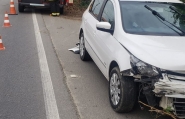 Mulher tem mal s�bito e colide carro contra guard-rail na Rodovia Jorge Lacerda, em Ilhota