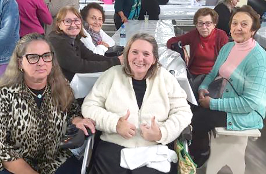 Gasparense com esclerose deixa mensagem de agradecimento ap�s feijoada beneficente