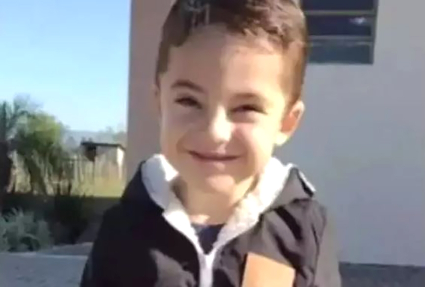 Menino de tr�s anos morre ap�s ser atropelado por m�quina agr�cola em SC