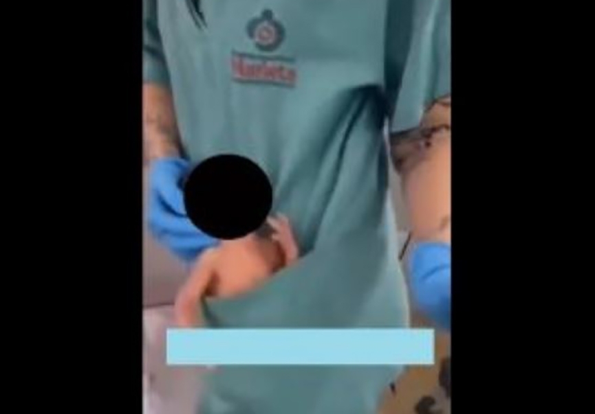 Beb� que estava no bolso de fisioterapeuta que dan�ou 'desenrola, bate, joga de ladinho' � prematuro