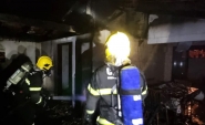 Bombeiros controlam inc�ndio em casa e salvam gato no Santa Terezinha, em Gaspar