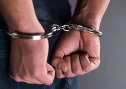 Foragido da justi�a passa por policiais, desvia olhar, � abordado e acaba preso no Centro de Gaspar