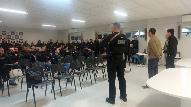 Grupo suspeito de usar como mula catarinense presa na Indon�sia � alvo de Opera��o