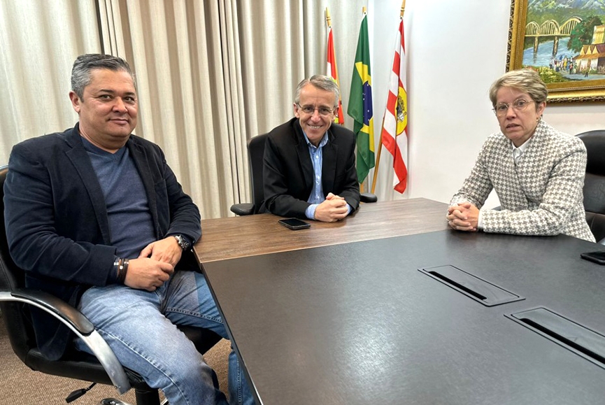 Presidente da C�mara de Vereadores vai assumir como prefeito em exerc�cio de Blumenau em setembro 