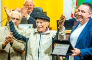 Seu Cobrinha: morador de Gaspar recebe homenagem na Cmara pelos seus 105 anos