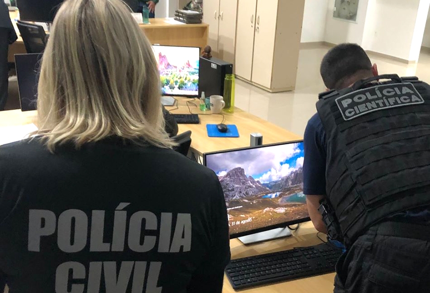 Pol�cia cumpre mandado de busca em Ilhota em opera��o que investiga empresas de vistoria veicular