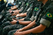 Homem finge ser do Ex�rcito e acaba preso por uso ileg�timo de uniforme em Brusque