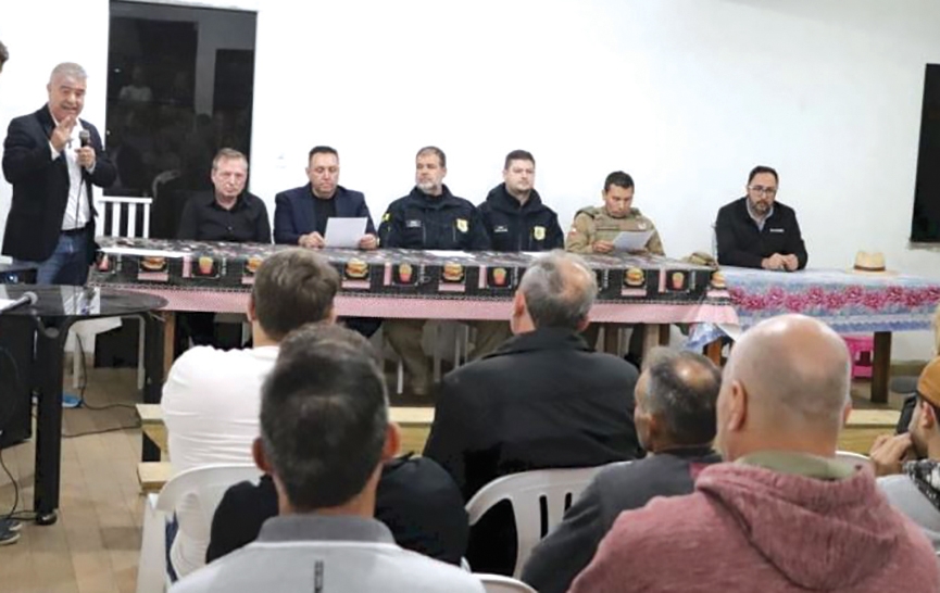 Moradores e autoridades se re�nem para discutir instala��o de passarelas na BR-470