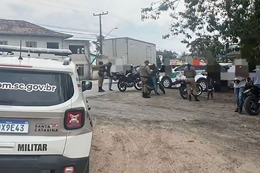 Operação da PM de Gaspar fiscaliza motos com escapamento irregular