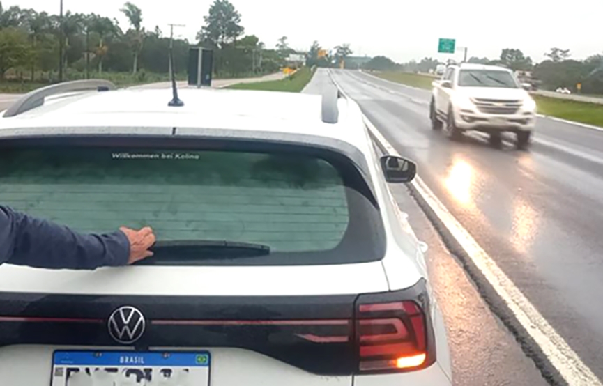 Idoso dirige na contramão por 20 quilômetros na BR-101