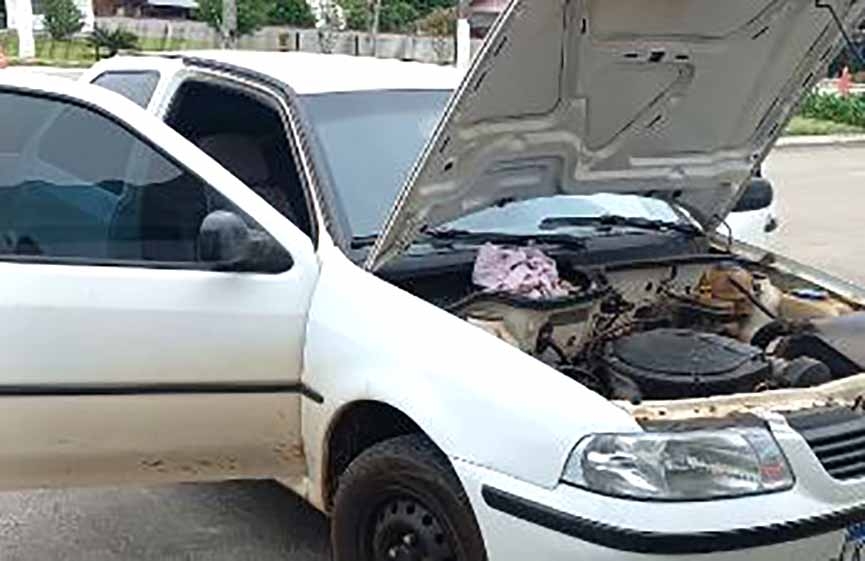 Três homens em carro adulterado são presos no posto da Polícia Rodoviária no Poço Grande, em Gaspar