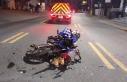 Colisão frontal entre motos deixa dois homens feridos em Blumenau