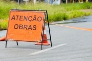 Obra de enrocamento deixa rua do bairro Arraial interditada por trs dias