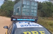 Em 20 minutos, PRF recupera caminh�o furtado e motorista se emociona