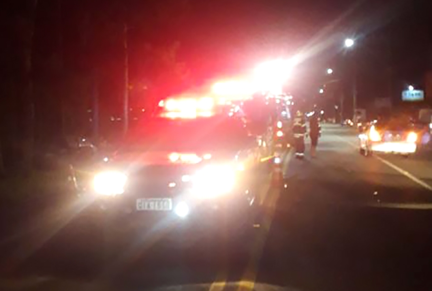 Carro se choca contra árvore após colisão na Margem Esquerda, em Gaspar; criança e mulher foram hospitalizadas