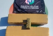 Três traficantes são presos com 2kg de maconha no Centro de Brusque