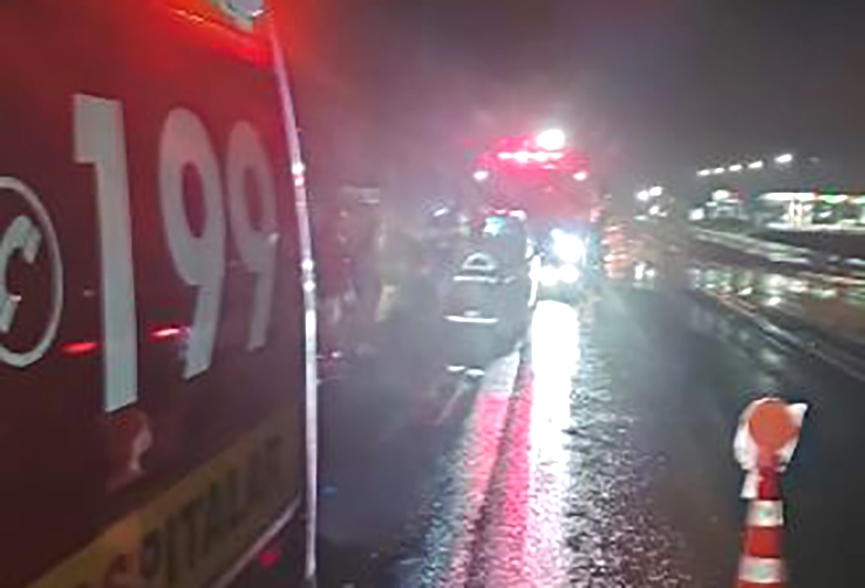 Acidente no acesso à ponte de Ilhota deixa dois jovens feridos