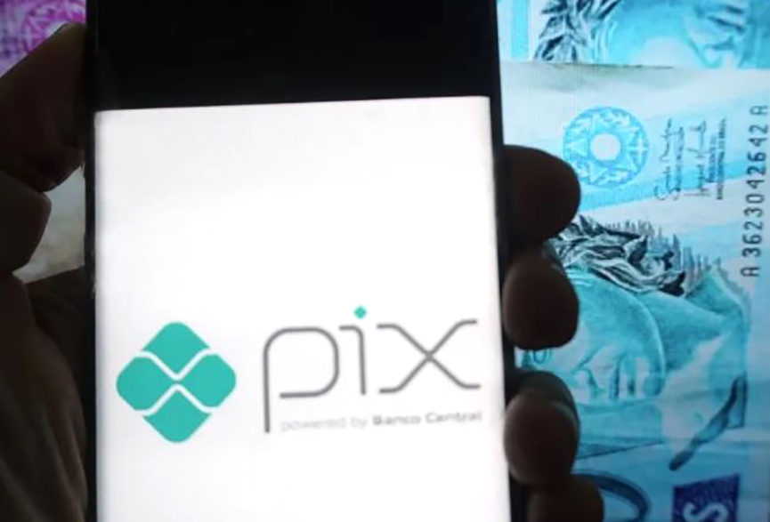 Jovem � assaltada varrendo frente de casa em Blumenau