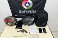 PM de Gaspar prende dois homens por tr�fico de drogas e posse irregular de arma de fogo