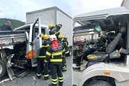 Engavetamento entre caminh�es e carro deixa motorista preso �s ferragens na BR-470, entre Gaspar e Blumenau 