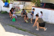 Natal solidrio do grupo Amigos de Vegas arrecada balas e brinquedos para doao